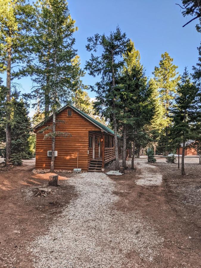 Pinewoods Resort And Rv Park Duck Creek Village Εξωτερικό φωτογραφία