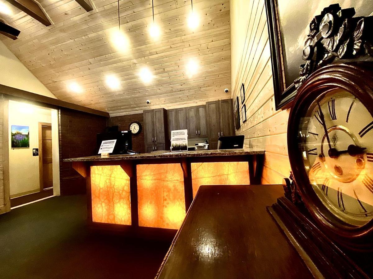 Pinewoods Resort And Rv Park Duck Creek Village Εξωτερικό φωτογραφία